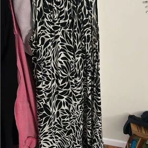 Elegant Black and White Leaf Print Skirt